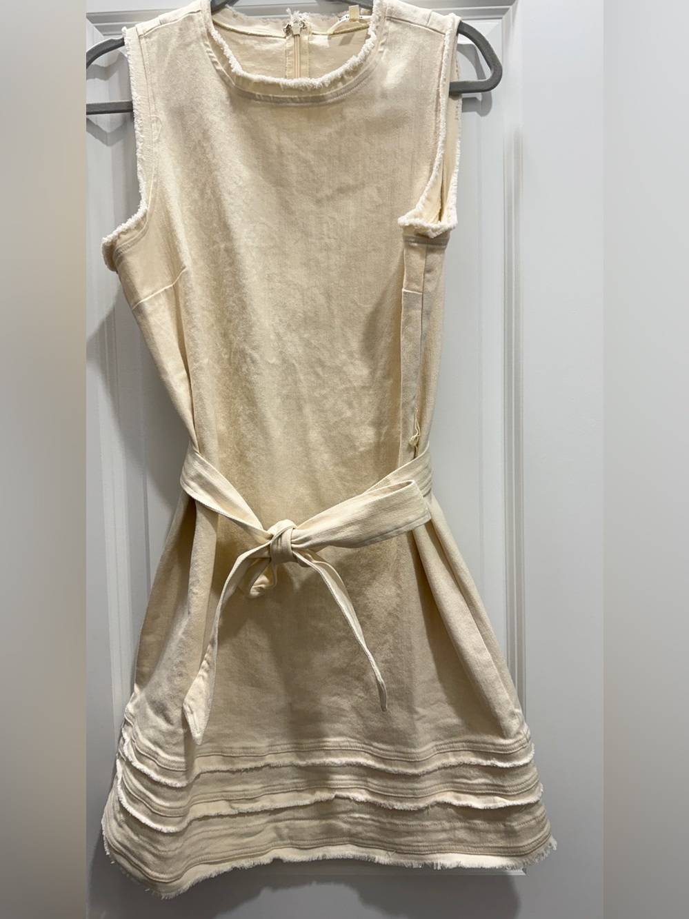 New Boutique Women's Cream Tie-Waist Sleeveless Dress